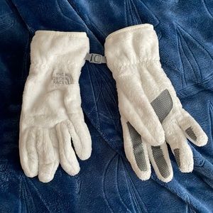 THE NORTH FACE WHITE FUR GLOVES WITH GRIPS. SIZE XS.